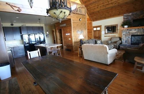 Puposky House | Hot Tub-Lake Front-Resort Amenities FREE/Pool