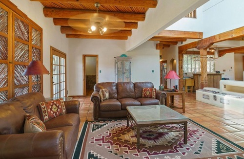 Alamedan Valley Villa | HOT TUB LUXURY Jacuzzi