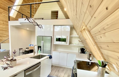 Malakoff Cabin | Hot tub! Modern A-Frame Cabin, Cedar Creek Lake