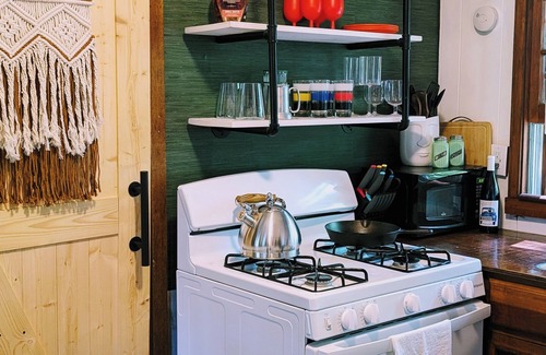 Hillsville Cabin | HOT TUB! Nature Delight! 2 Acre Cabin Hot Tub- Creek & Dog Friendly Fast WIFI!