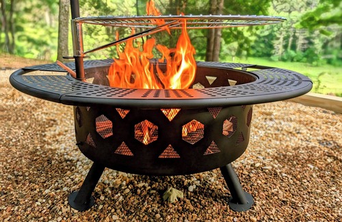 Hillsville Cabin | HOT TUB! Nature Delight! 2 Acre Cabin Hot Tub- Creek & Dog Friendly Fast WIFI!