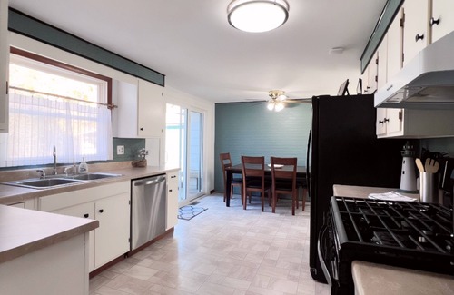 West Olive House | Hot tub, Nature, Parks and Beaches! Right in between Holland and Grand Haven.