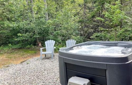 Sainte-Beatrix Ski Chalet | HOT TUB ⥉Nature Retreat ⥉Relaxing Getaway