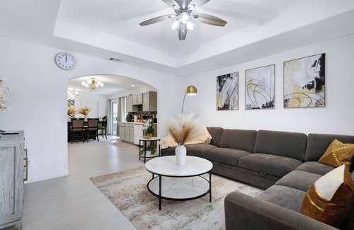 San Antonio House | Hot Tub Near Missions Park + DT | Yard BBQ Games