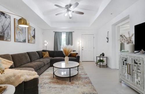 San Antonio House | Hot Tub Near Missions Park Dt Yard Bbq Games