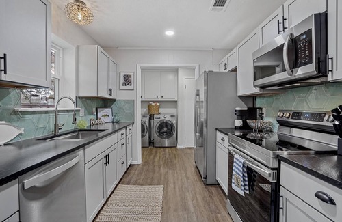 Granbury House | Hot Tub, Park, Lake Access Prime Location!