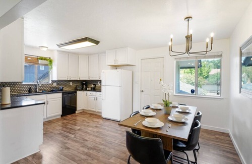 Lakeview House | Hot Tub | Pickleball | Arcade | Sleeps 15| By BYU