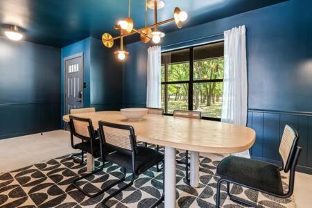 Manor House | Hot Tub Pool + Firepit + Gameroom ~ Guesthouse