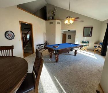 Wichita House | Hot Tub-Pool Table-Fire Pit! Great hang out place!
