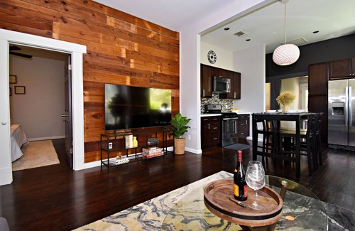 Tobin Hill House | Hot Tub | Private Parking | Fiber Internet | Pets