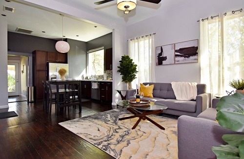 Tobin Hill House | Hot Tub | Private Parking | Fiber Internet | Pets