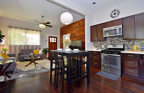 Tobin Hill House | Hot Tub | Private Parking | Fiber Internet | Pets
