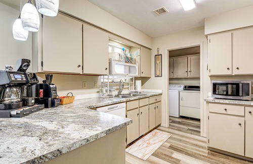 Prescott Country Club House | Hot Tub & Sauna: Dewey Getaway w/Community Perks