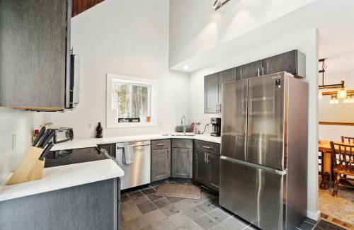 Killington House | Hot Tub Sauna Firepit Nespresso Huge TV