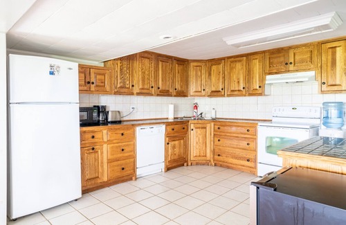 Picton House | Hot Tub + Sauna on Acreage in the center of Prince Edward County