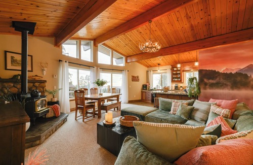 Twain Harte Cabin | Hot Tub + Scenic Views: Luxury Twain Harte Cabin!