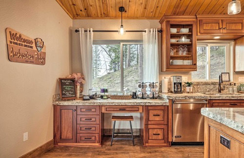 Twain Harte Cabin | Hot Tub + Scenic Views: Luxury Twain Harte Cabin!