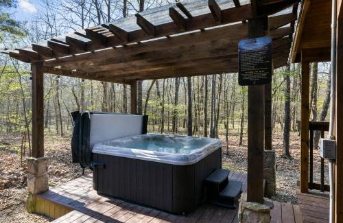 Broken Bow House | Hot Tub Soaks, Bonfires and BBQs Broken Bow Cabin