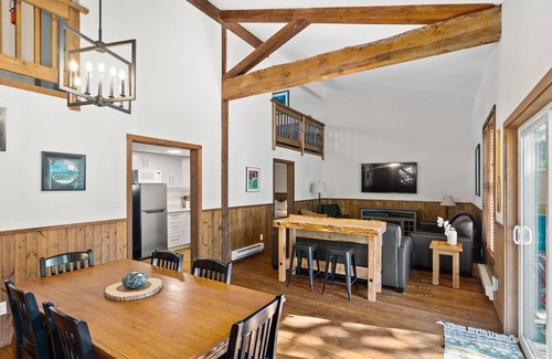 Ucluelet Cabin | HOT TUB w/Ocean Vistas & Family Friendly Beach ⎮Storm Watcher
