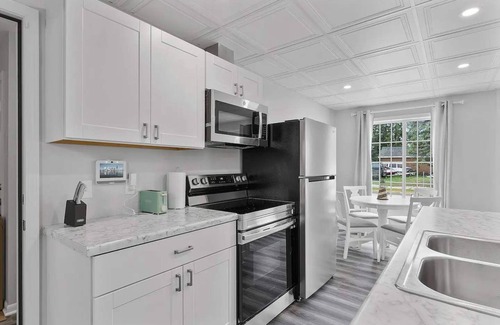 Two Rivers House | Hot Tub, Walk to Neshotah Beach, Sleeps 6
