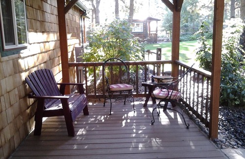 Pine Hollow Cabin | Hot tub, Wi Fi, Pets OK on the canal nice view of reservoir year round-