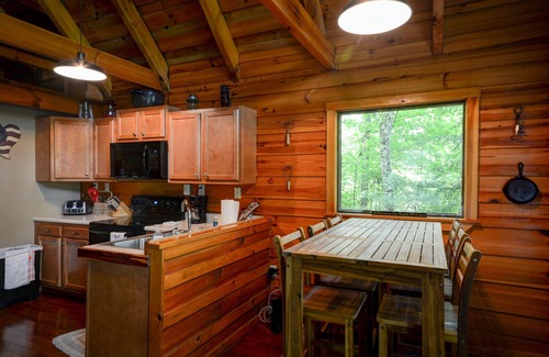Campton Cabin | Hot Tub, WiFi,Arcade - Family Cabin - Hidden Chalet - Red River Gorge, Kentucky!