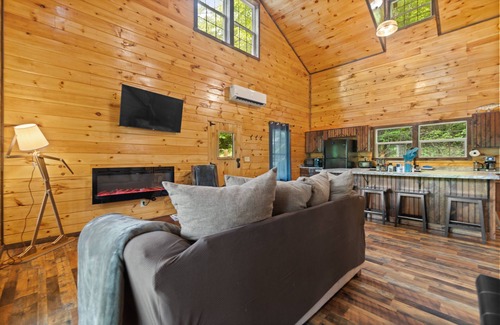 Rogers Cabin | Hot Tub & WiFi - Clifftop Cabin - Muir Valley