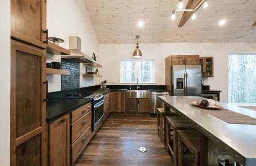 Primrose Apartment | Hot-Tub/Wifi/Fireplace - Honeysuckle Bridge