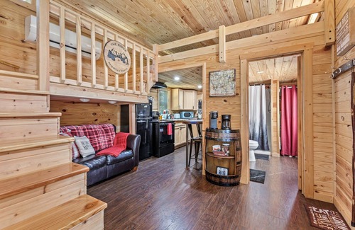 Clay City Cabin | Hot Tub, WiFi, Pet-Friendly - Cozy Tiny Cabin - The Ridge at Red River Gorge, Kentucky!