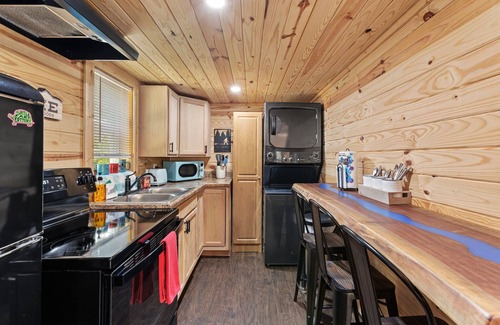 Clay City Cabin | Hot Tub, WiFi, Pet-Friendly - Cozy Tiny Cabin - The Ridge at Red River Gorge, Kentucky!