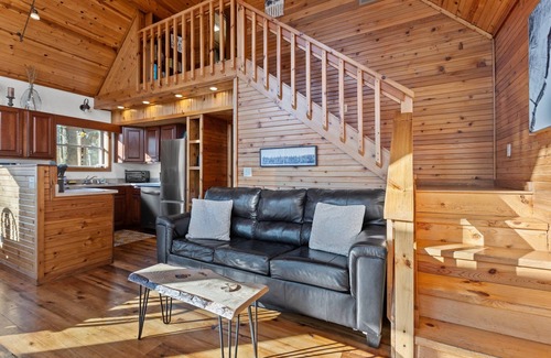 Stanton Cabin | Hot Tub, WiFi, Pet-Friendly - Family Cabin - Mountain Spirit - Red River Gorge, Kentucky!