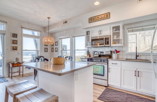 Lincoln Beach Condo | Hot Tub, Wireless Internet, Dogs OK, Great Patio with Full Beach and Ocean View