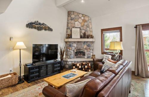 Steamboat Springs House | Hot Tubs, Washer & Dryer, Free Bus, Perfect for 3 Couples