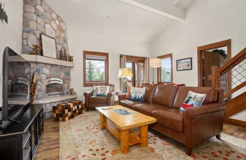 Steamboat Springs House | Hot Tubs, Washer & Dryer, Free Bus, Perfect for 3 Couples