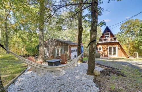 East Stroudsburg House | Hot Tub/Sauna/Fire pits/xl deck - Lovers Edge A-Frame