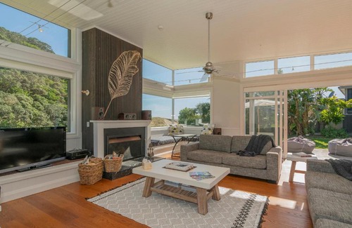 Hot Water Beach House | Hot Water Escape - Hot Water Beach Holiday Home