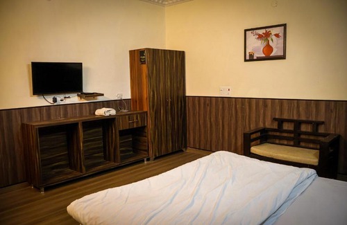Bullawala Hotel | HOTEL 4 SEASONS RESTAURANT & CAFE