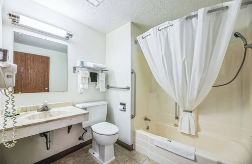 Fergus Falls Hotel | Hotel 8