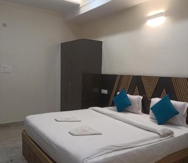 Bengaluru Hotel | Hotel Aaryan Comforts - Peenya