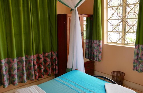 Central Kampala Bed & Breakfast | Hotel Acacia City