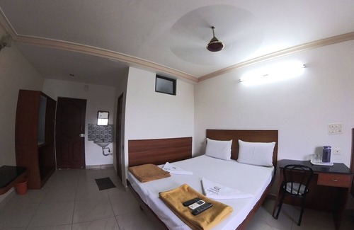 Periamet Cabin | Hotel adithya