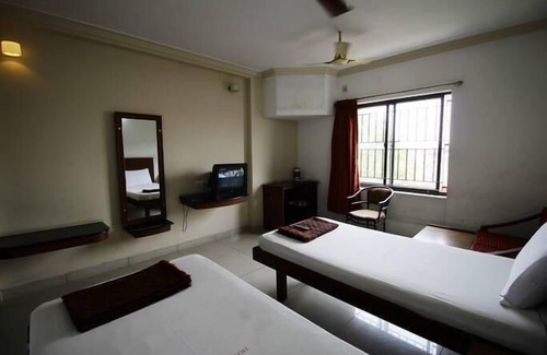 Periamet Hotel | Hotel Adithya