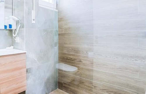 Shkembi i Kavajes Hotel | Hotel Adriatik 2