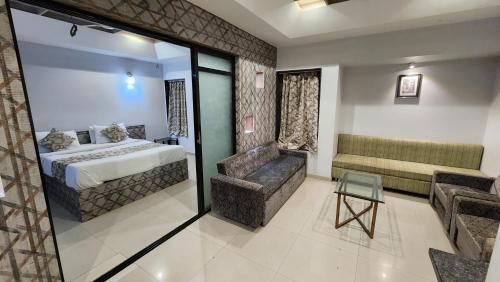 Pandharpur Hotel | Hotel Aishwarya