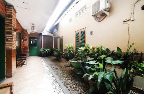 Palmerah House | Hotel Alamanda