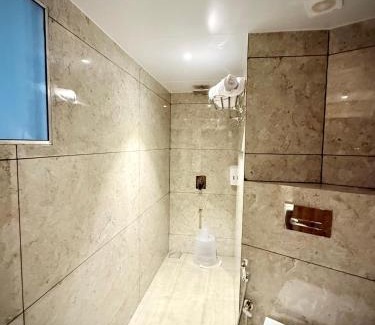 Jogeshwari West Hotel | Hotel Alfa Suites