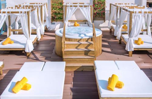 Santa Susanna Hotel | Hotel Alhambra