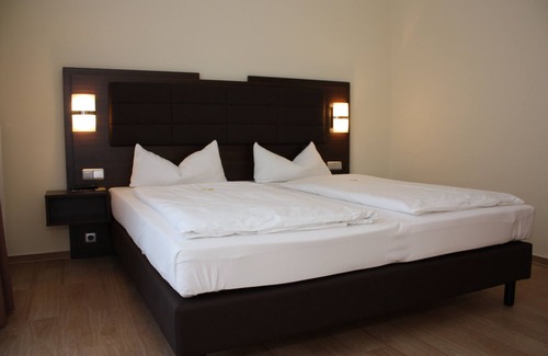 Grevesmuehlen Hotel | Hotel am See