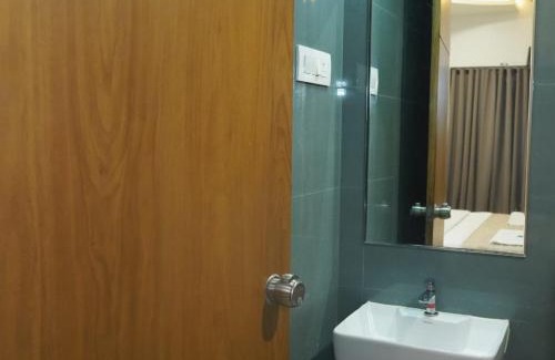 Dwarka Hotel | Hotel Antilia Inn, Near Dwarkadhish Temple