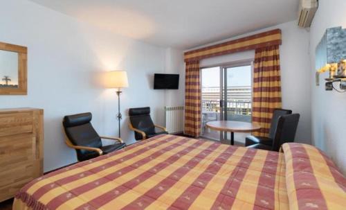 Torremolinos Apartment | Hotel Apartamentos Bajondillo